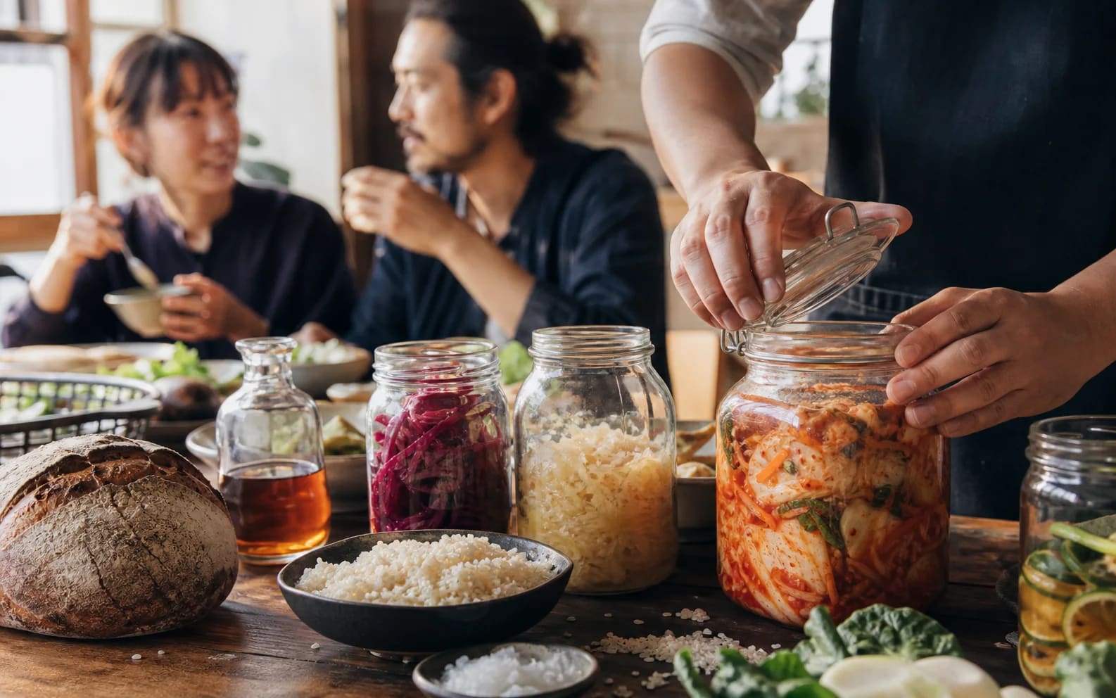 Живая кухня с ферментированными продуктами и банками